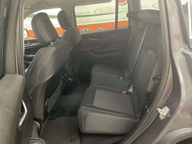 2023 Jeep Grand-Cherokee-L Laredo Altitude 4x4 - Image 20