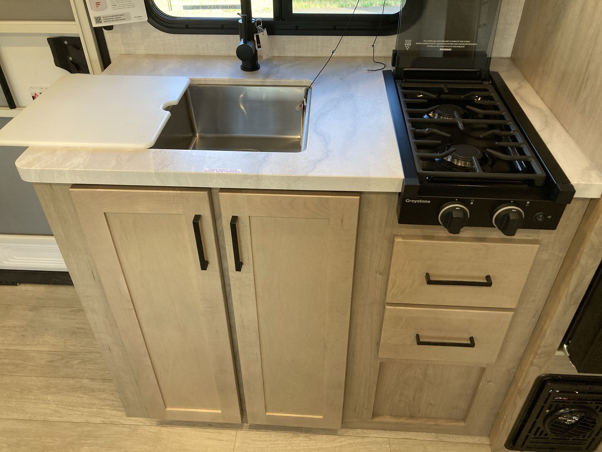 2026 Ember RV E-Series 19ETS - Image 37