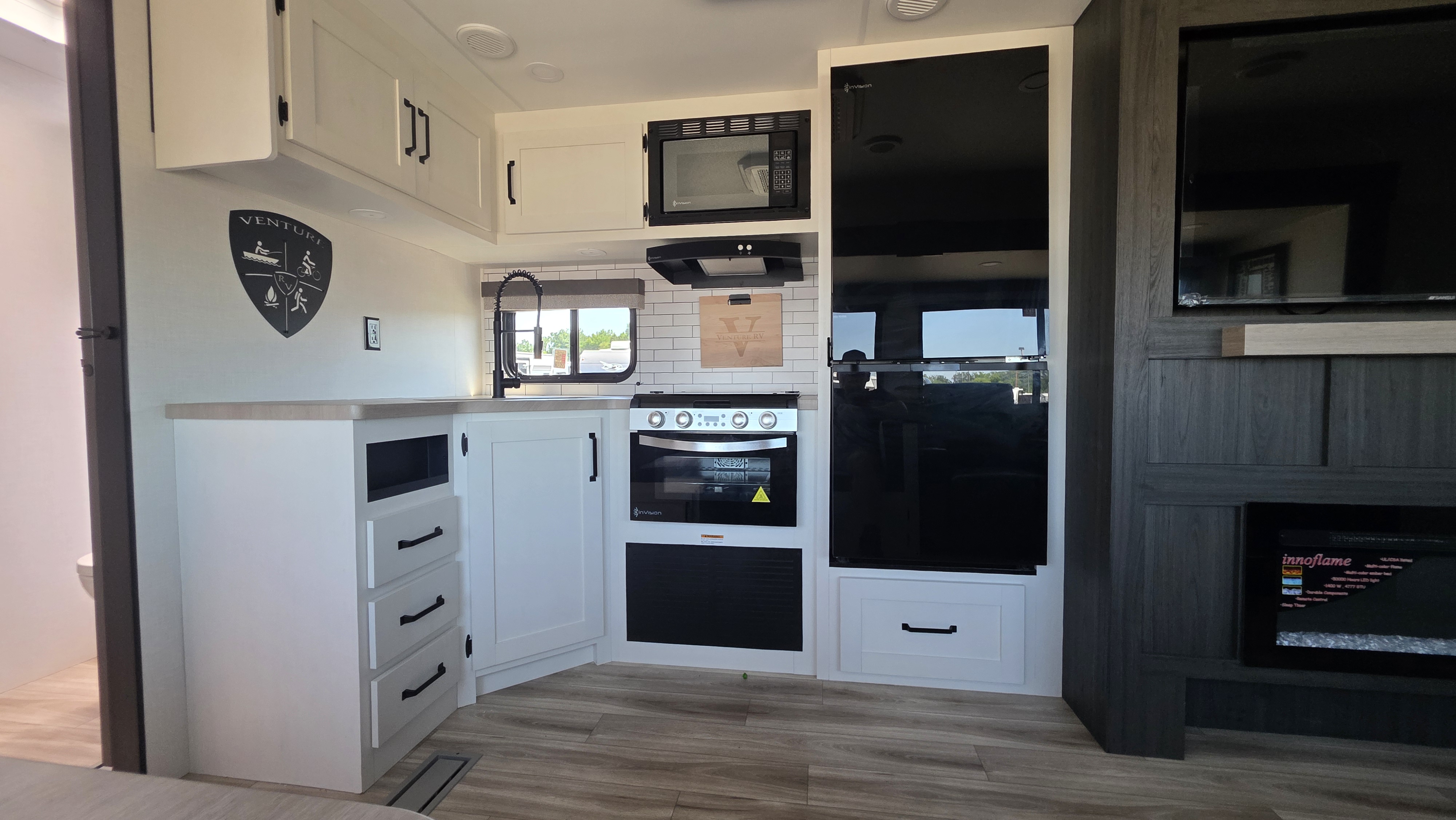 2027 VENTURE RV SIENNA 311VDB - Image 20