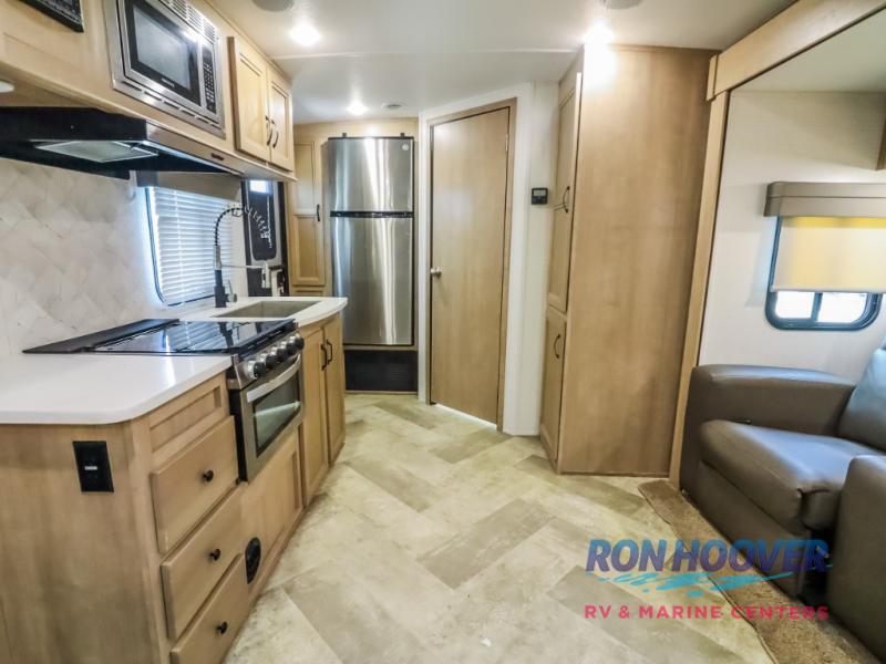 2023 PALOMINO 208SS - Image 12