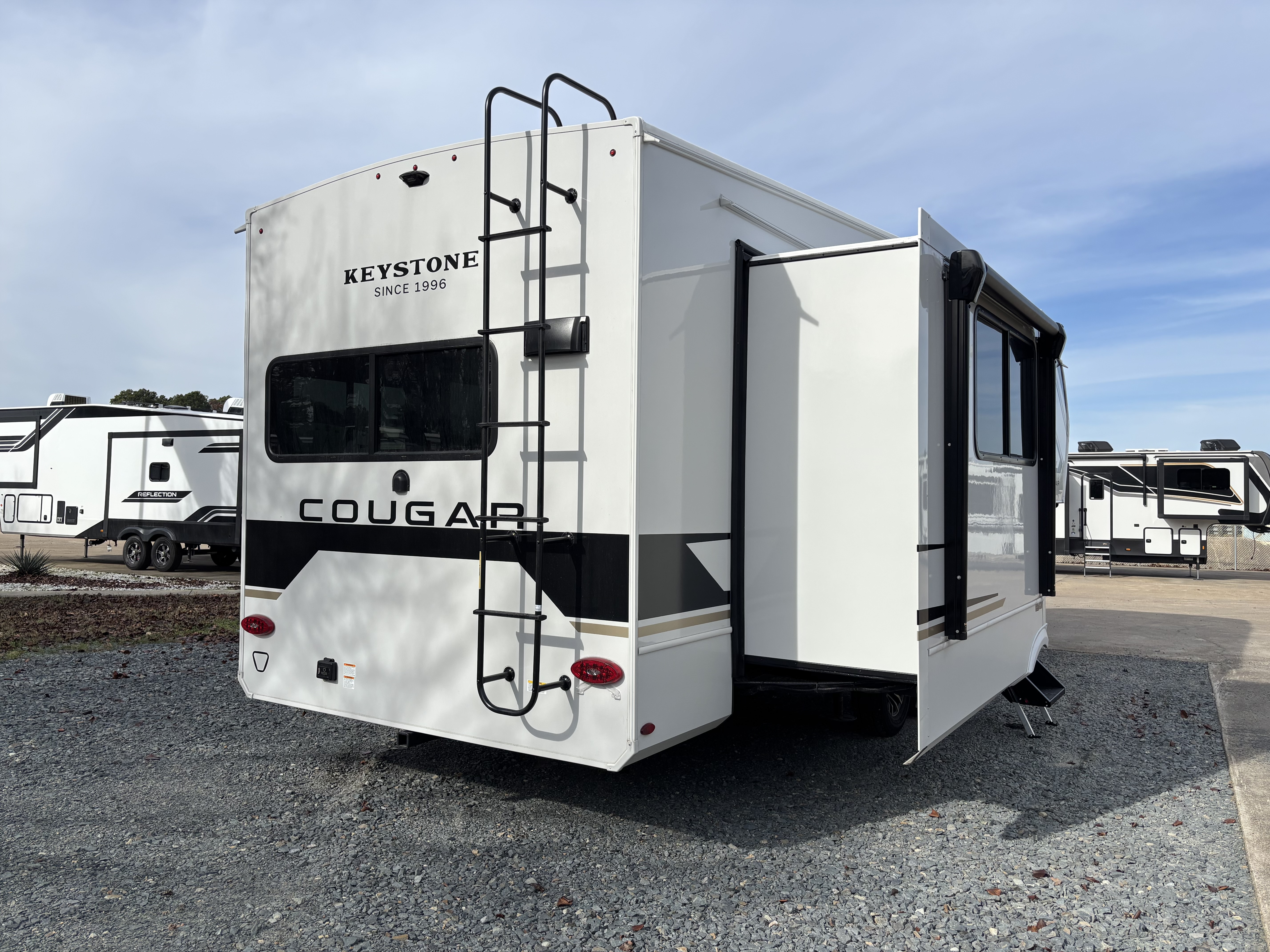 2026 Keystone Cougar Half-Ton 29MBD - Image 9