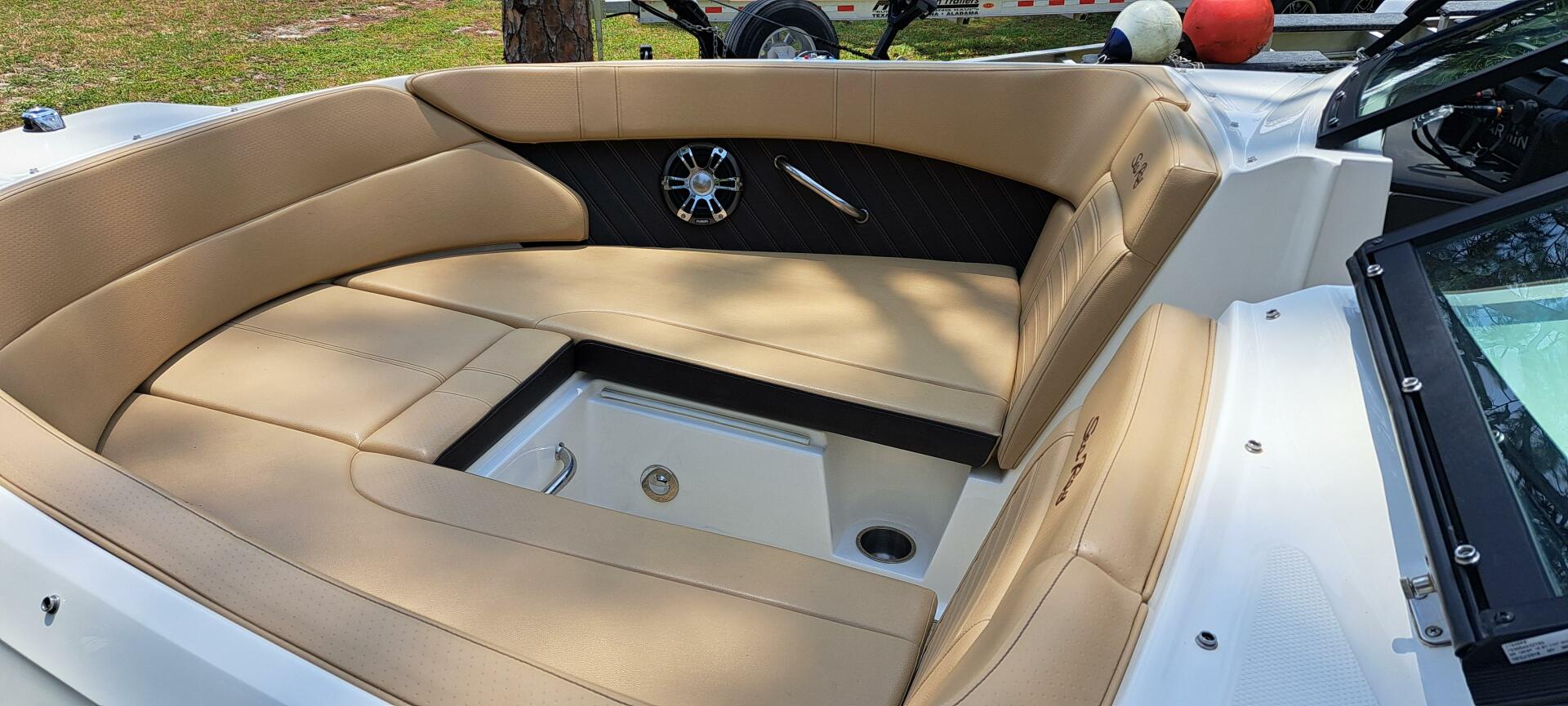 2019 Sea Ray SPX 230 OB - Image 12