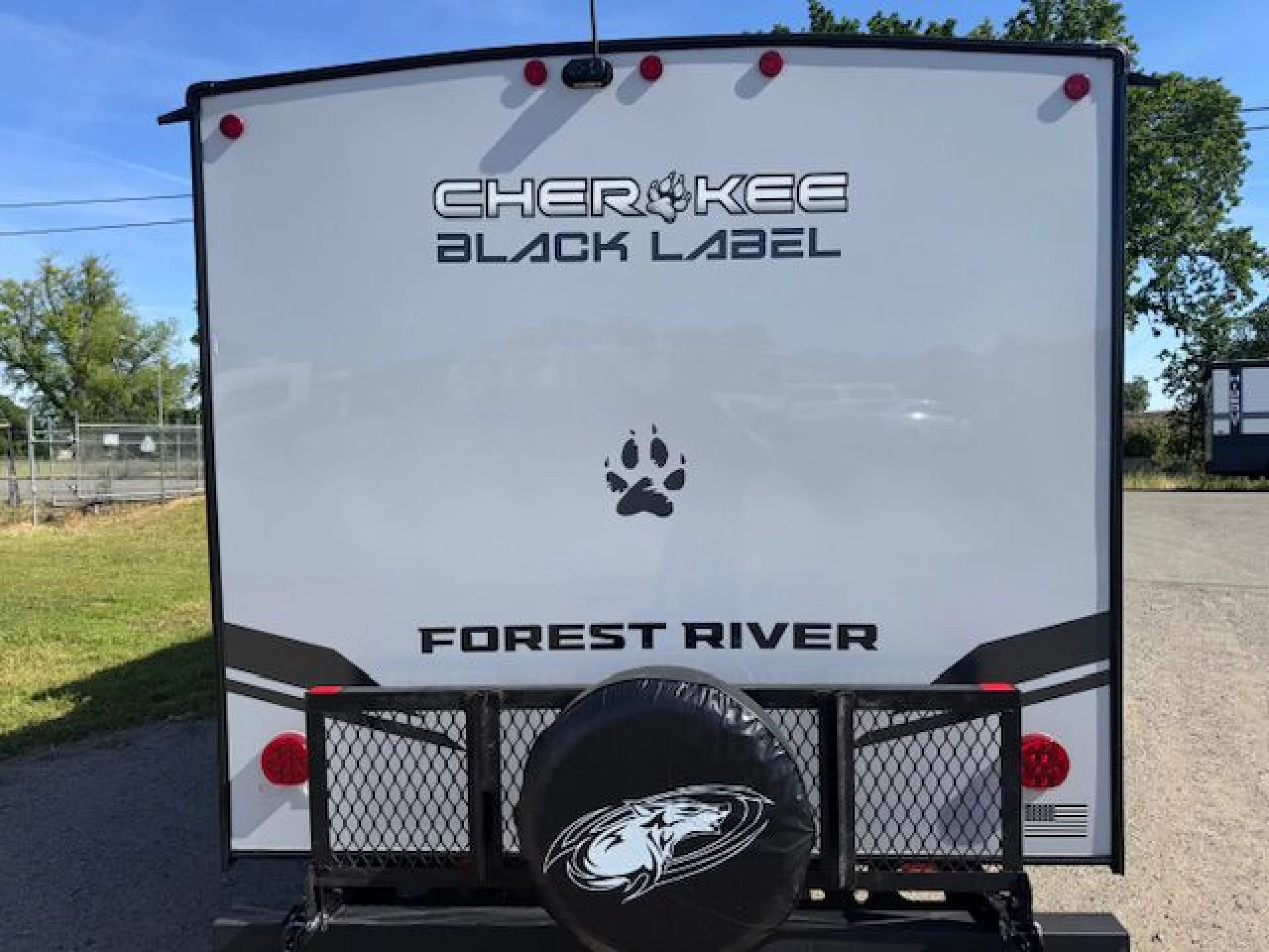 2026 FOREST RIVER CHEROKEE GREY WOLF BLACK LABEL 27GHBL - Image 4