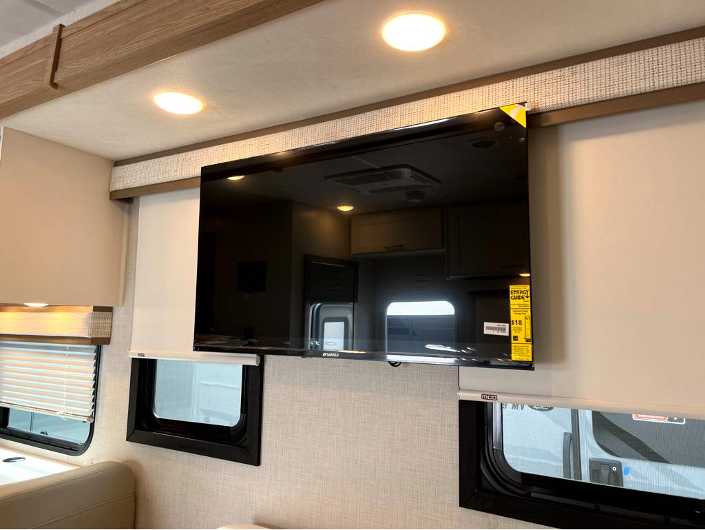 2027 THOR MOTOR COACH MAGNITUDE GA28 - Image 9