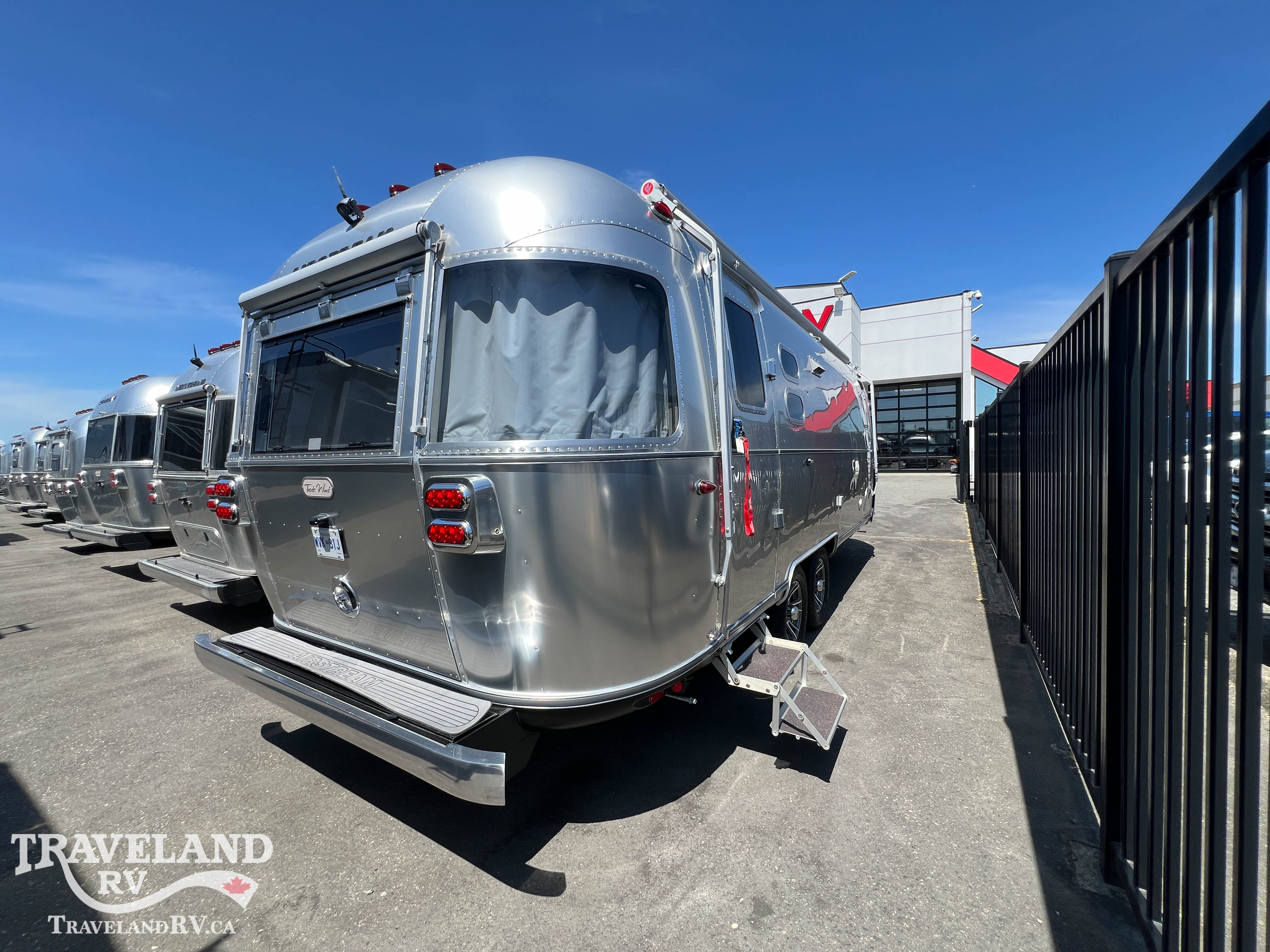 2025 Airstream Tradewind 25FBT - Image 6