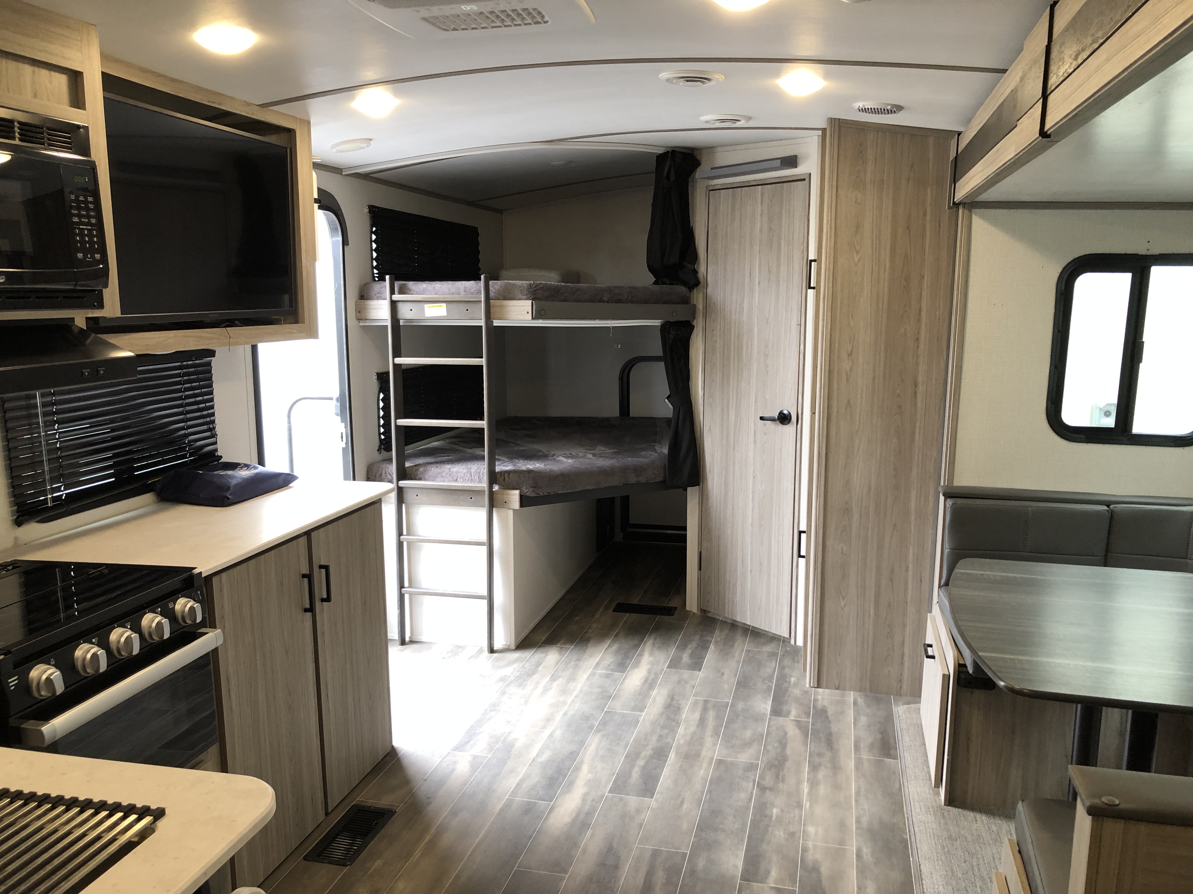 2022 Keystone Passport Grand Touring East 2401BH GT - Image 12