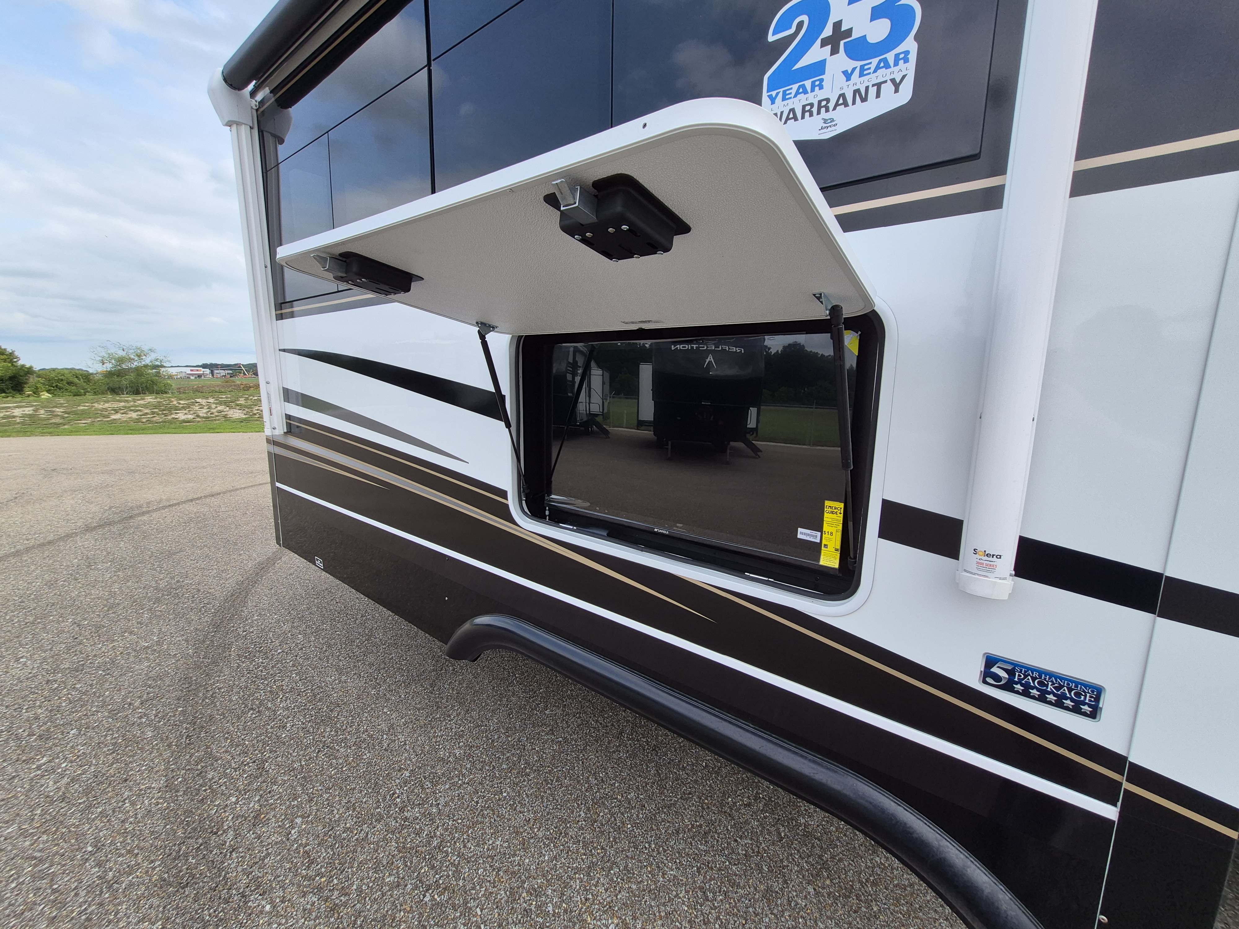 2027 JAYCO PINNACLE 32RLTS - Image 5