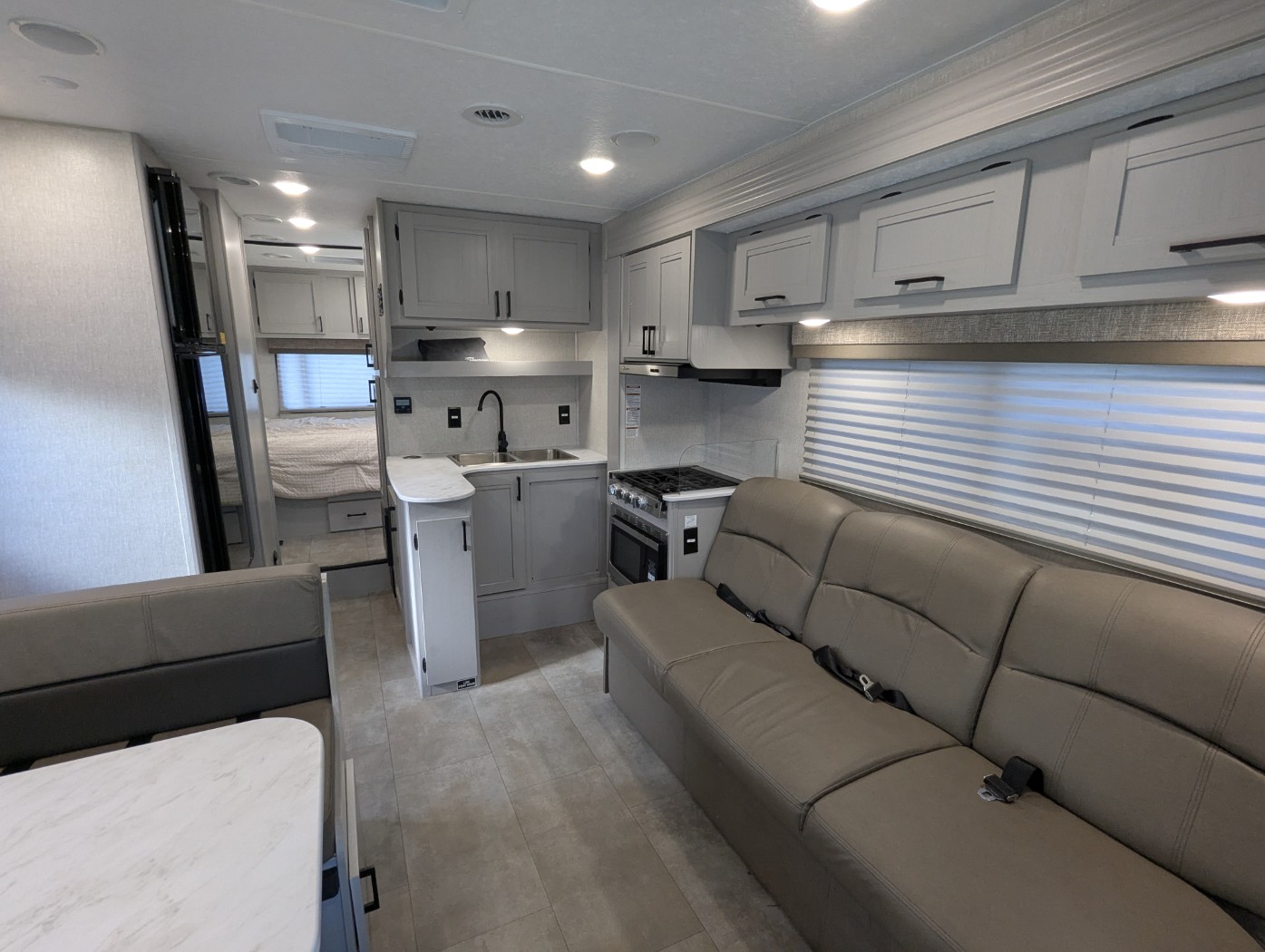 2025 Coachmen Leprechaun 260QB - Ford E-450 - Image 10