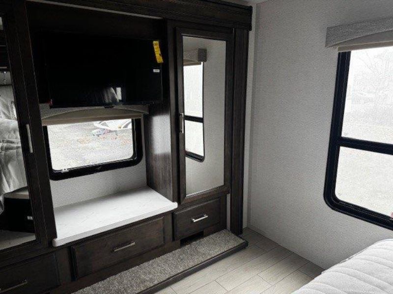 2026 Entegra Coach Accolade XL 37M - Image 25