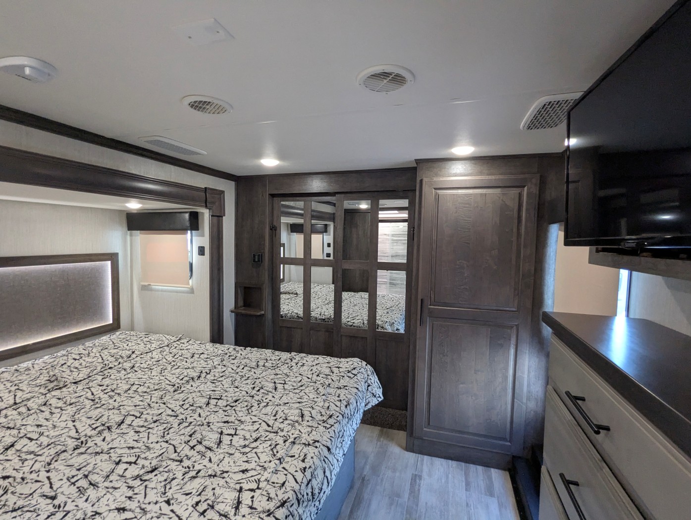 2020 Heartland Bighorn BH 3985 RRD - Image 8