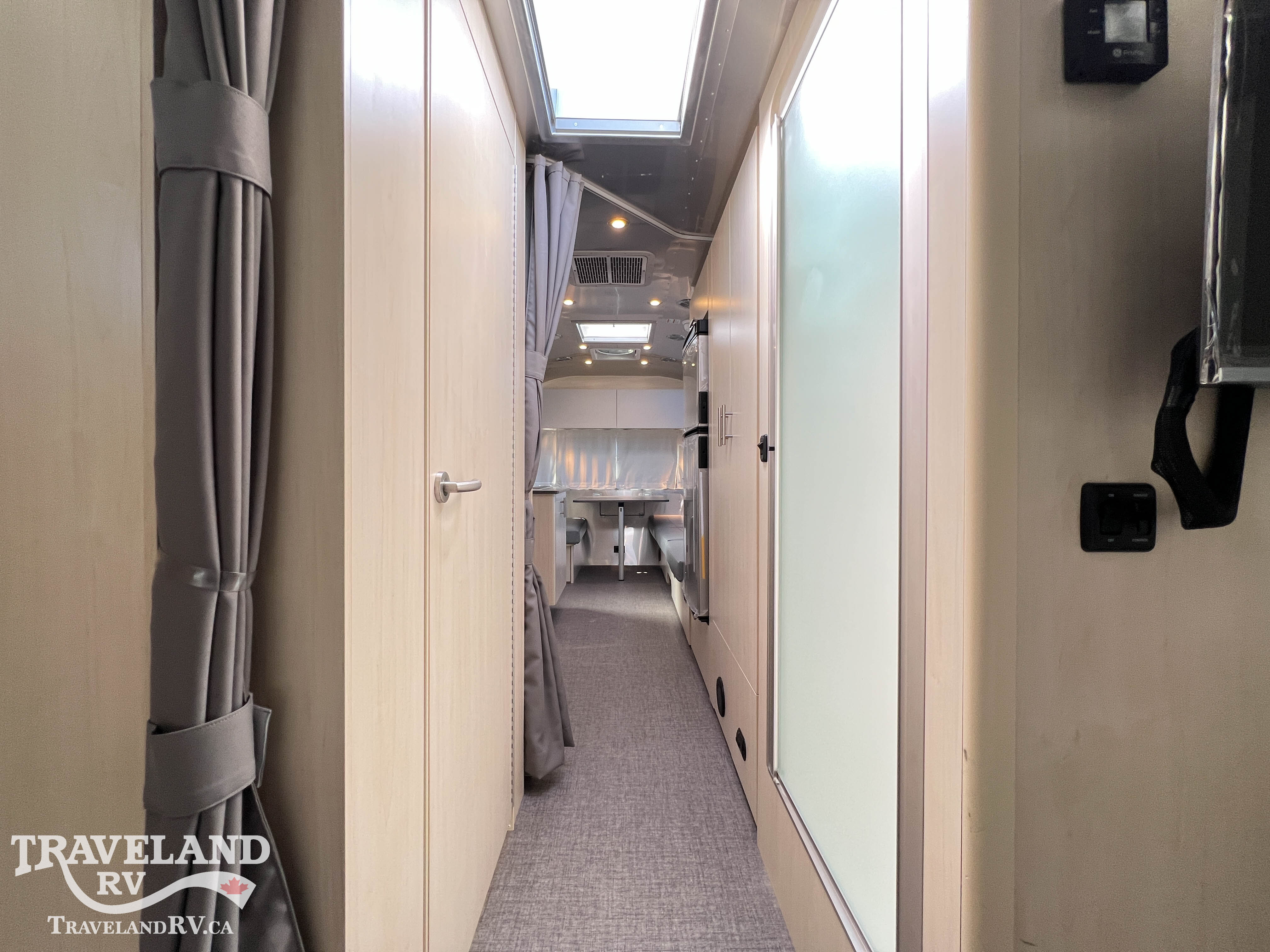 2026 Airstream Flying Cloud 27FB - Image 29
