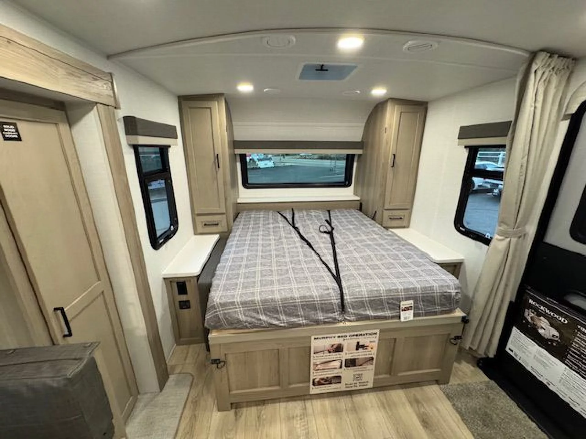 2026 FOREST RIVER ROCKWOOD MINI LITE 2509S - Image 15