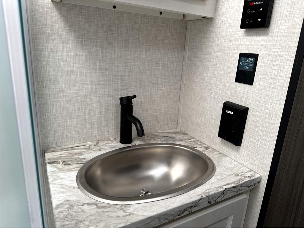 2026 VENTURE RV SPORTTREK 251VFK - Image 22
