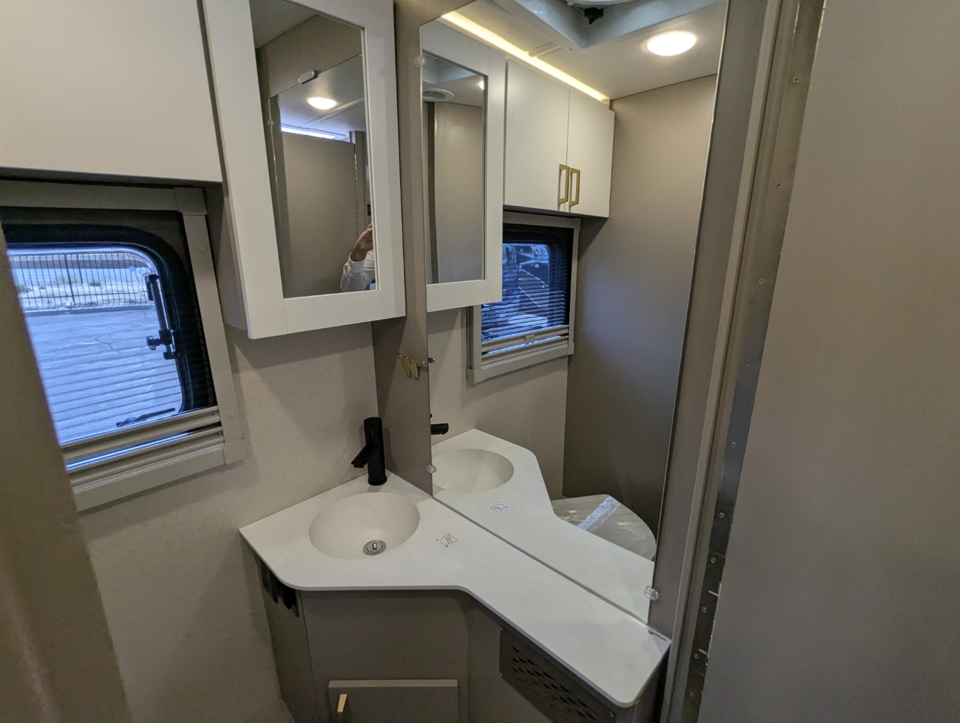2027 Winnebago View 24R - Image 21