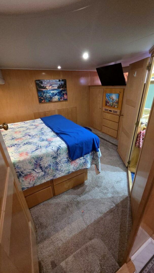 1998 Navigator 5300 - Image 78