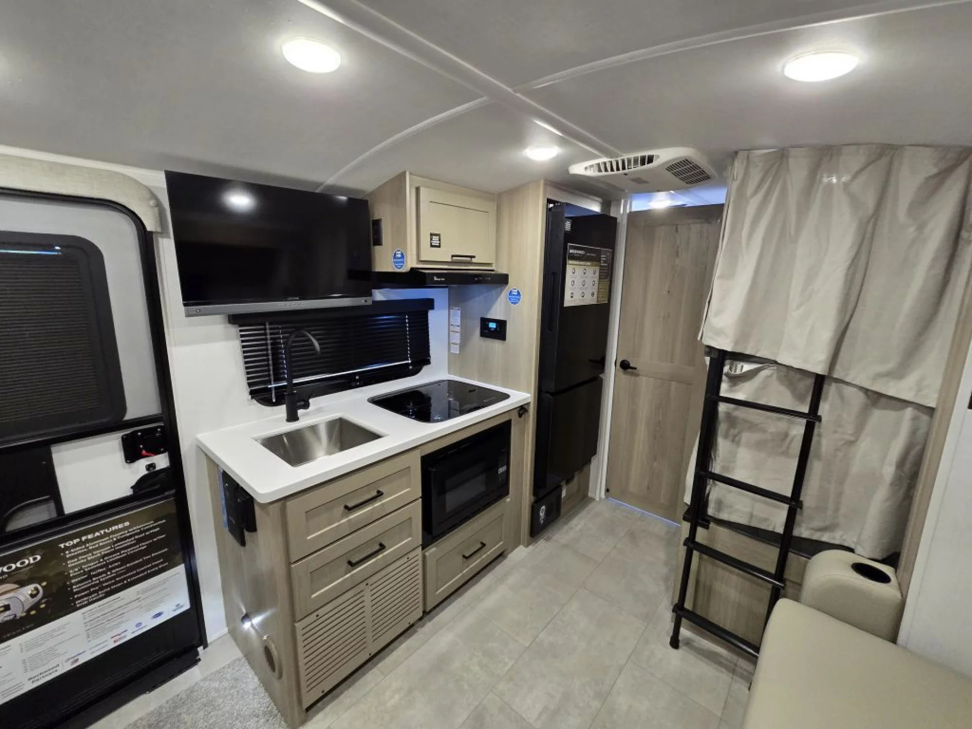 2026 FOREST RIVER ROCKWOOD GEO PRO 20BHT - Image 11