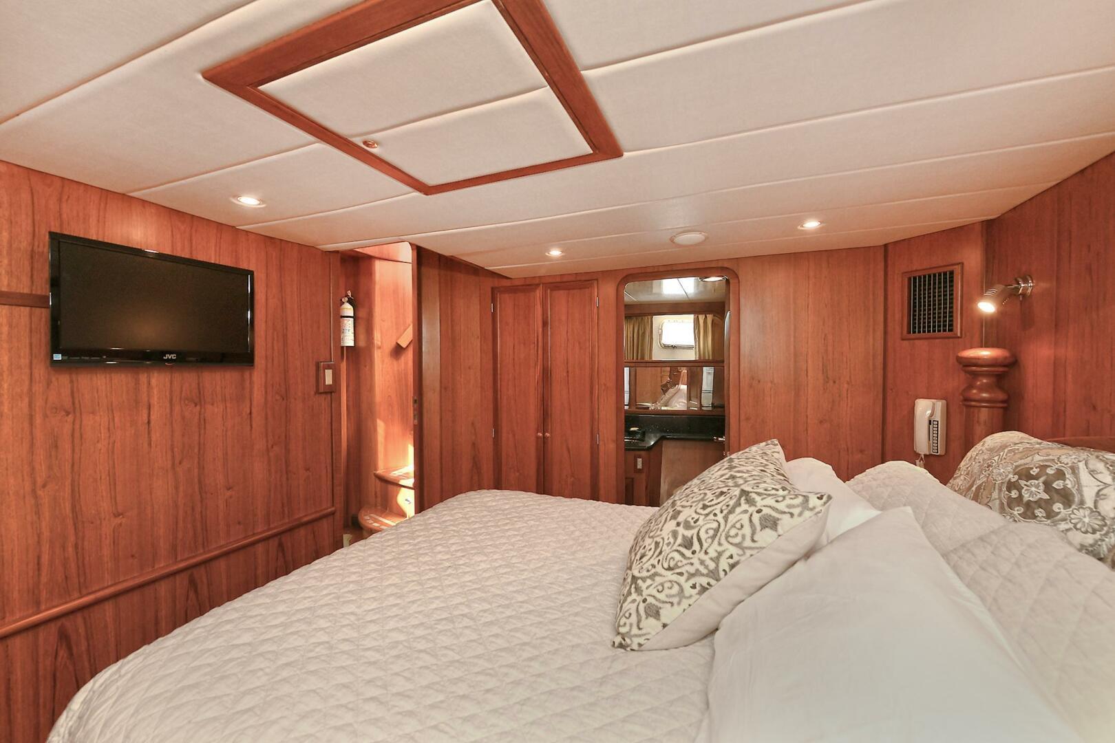 2002 Grand Alaskan Flushdeck - Image 35