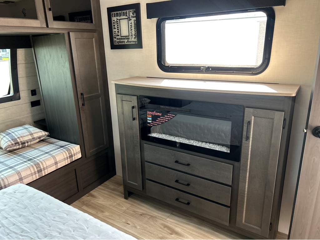 2026 VENTURE RV SPORTTREK 343VIK - Image 18