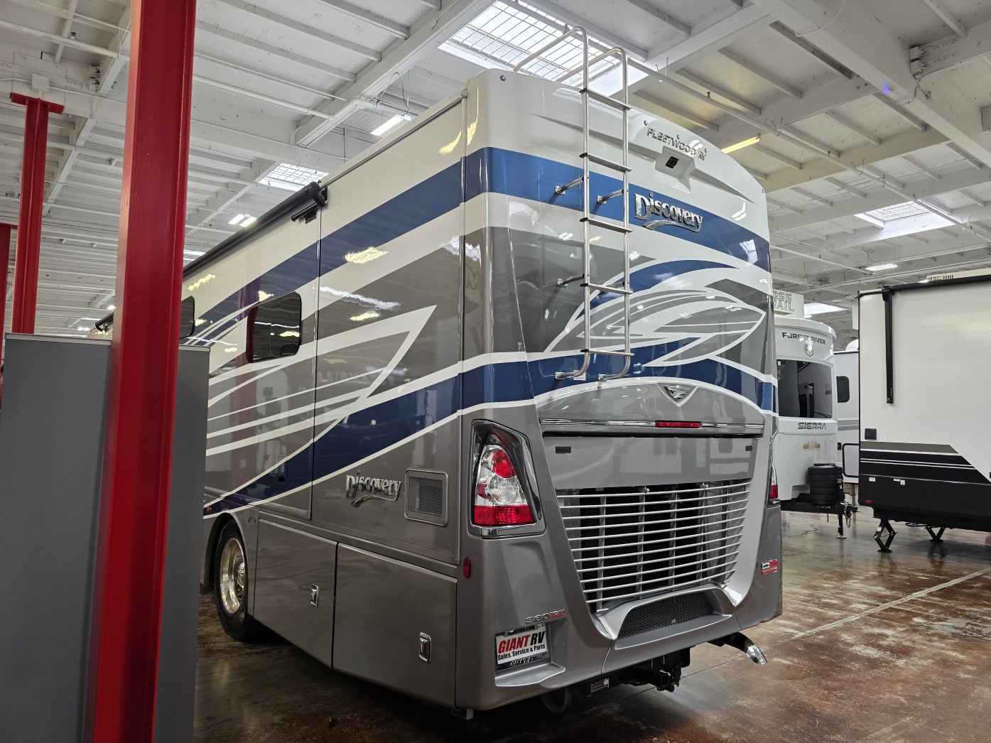 2026 Fleetwood Discovery 38N - Image 5