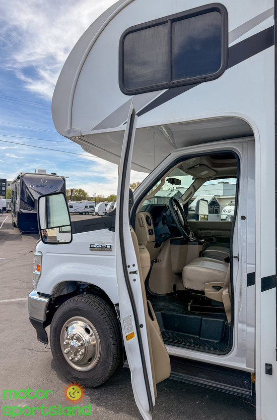 2025 Thor Motor Coach Chateau 27P - Image 24