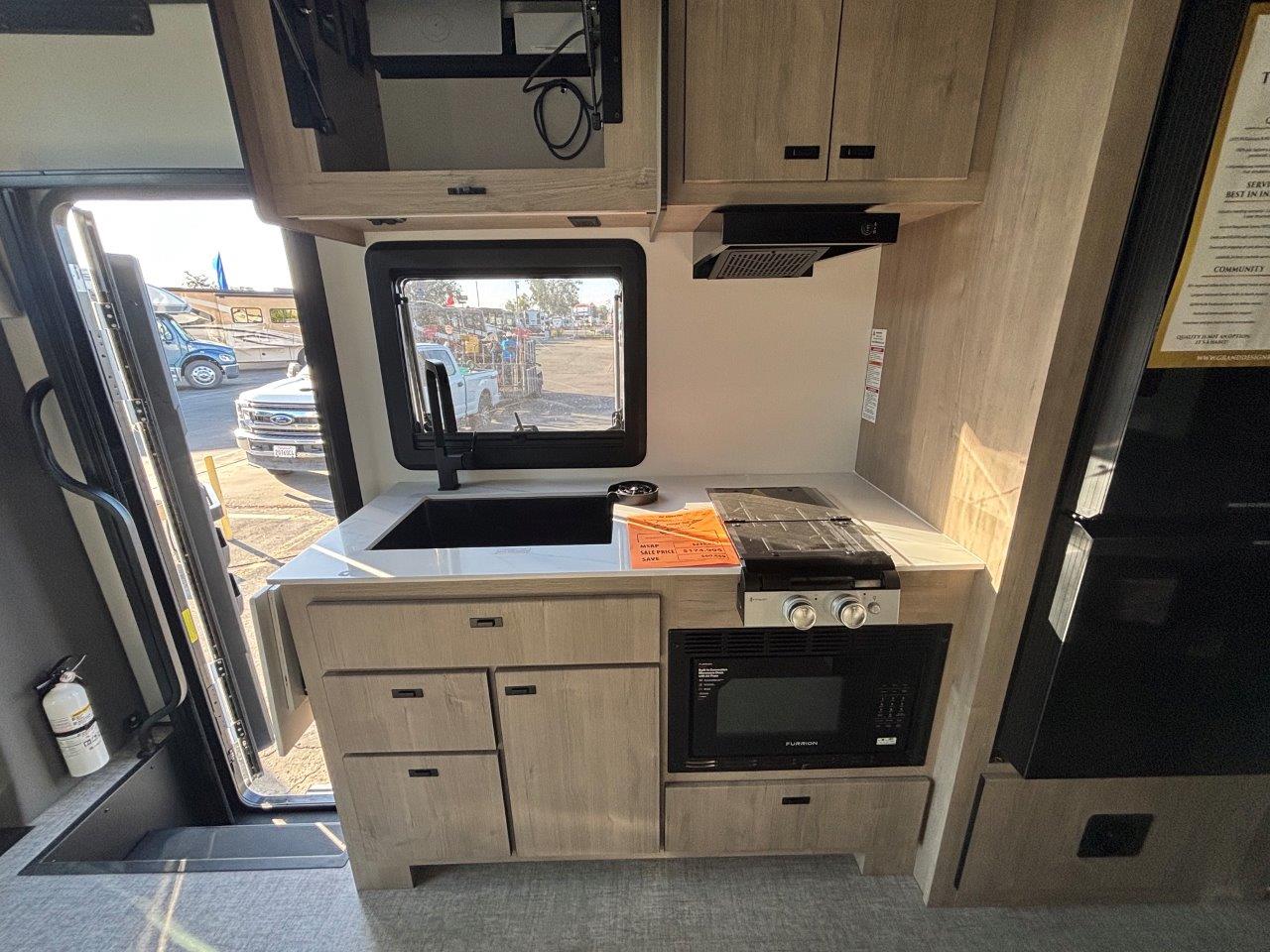 2026 Grand Design Lineage Series M 25FW - Image 8