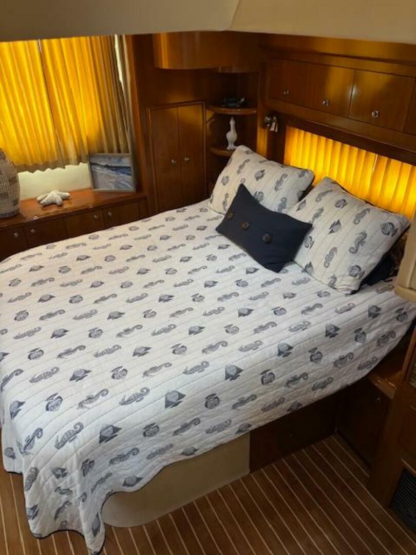 2006 Carver 43 Motor Yacht - Image 90