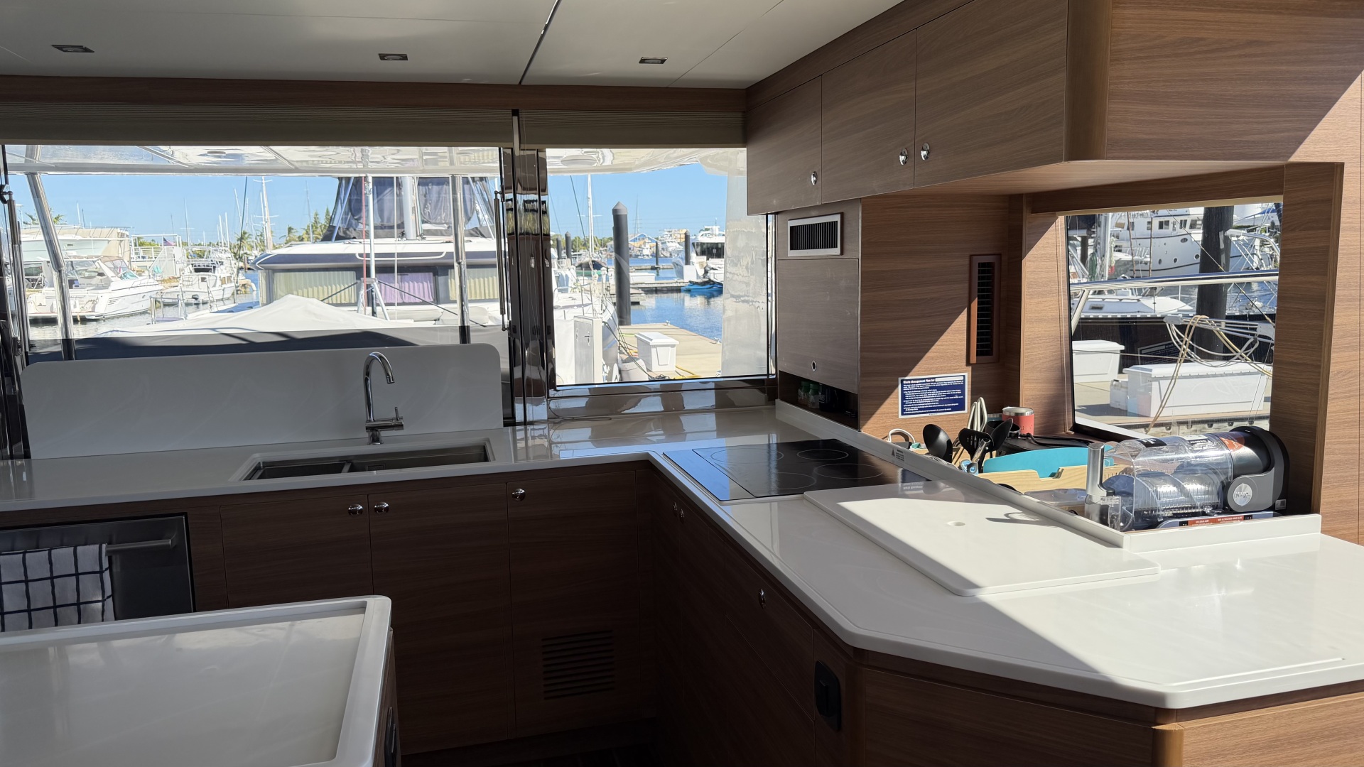 2025 Aquila 54 ENCLOSED BRIDGE - Image 30