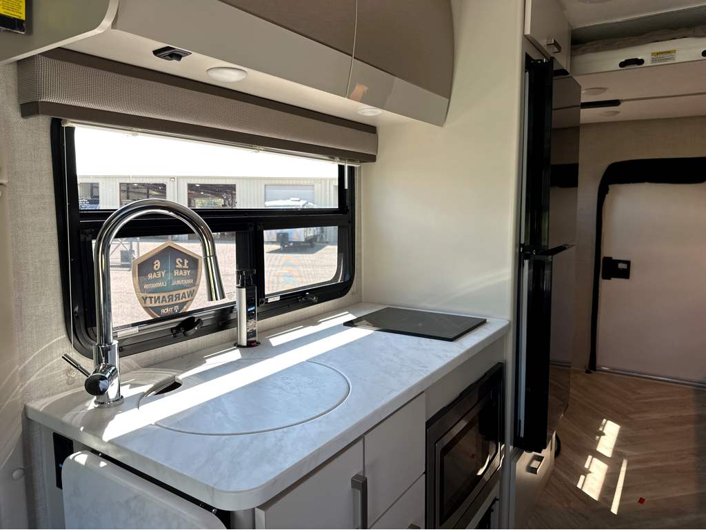 2026 THOR MOTOR COACH COMPASS 22MT - Image 9