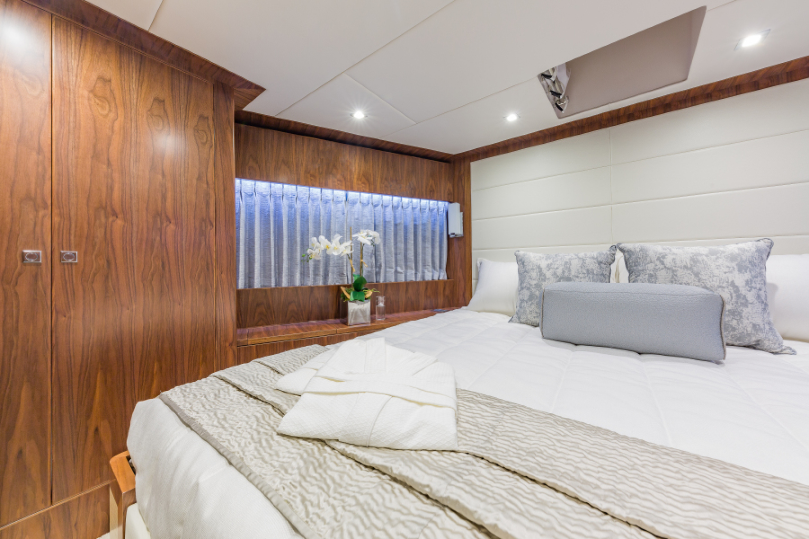 2018 Hargrave Raised Pilothouse - Image 38