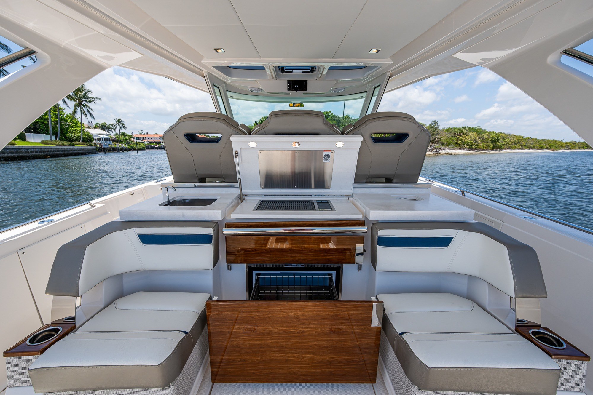 2024 Tiara Yachts 38 LS Base - Image 33