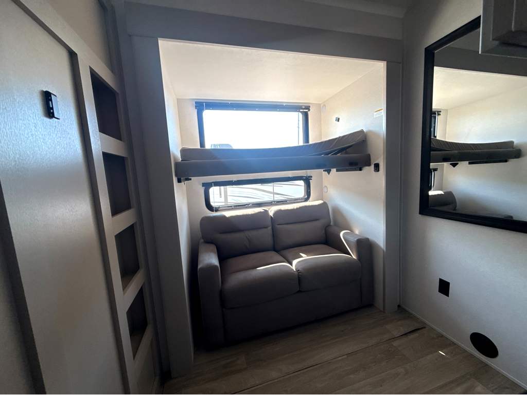 2027 JAYCO NORTH POINT 361RLBH - Image 19