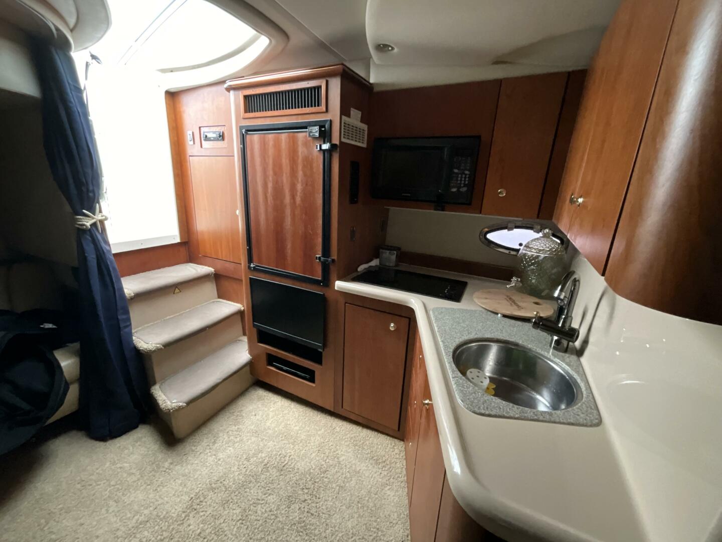 2002 Cruisers 35 Express - Image 26