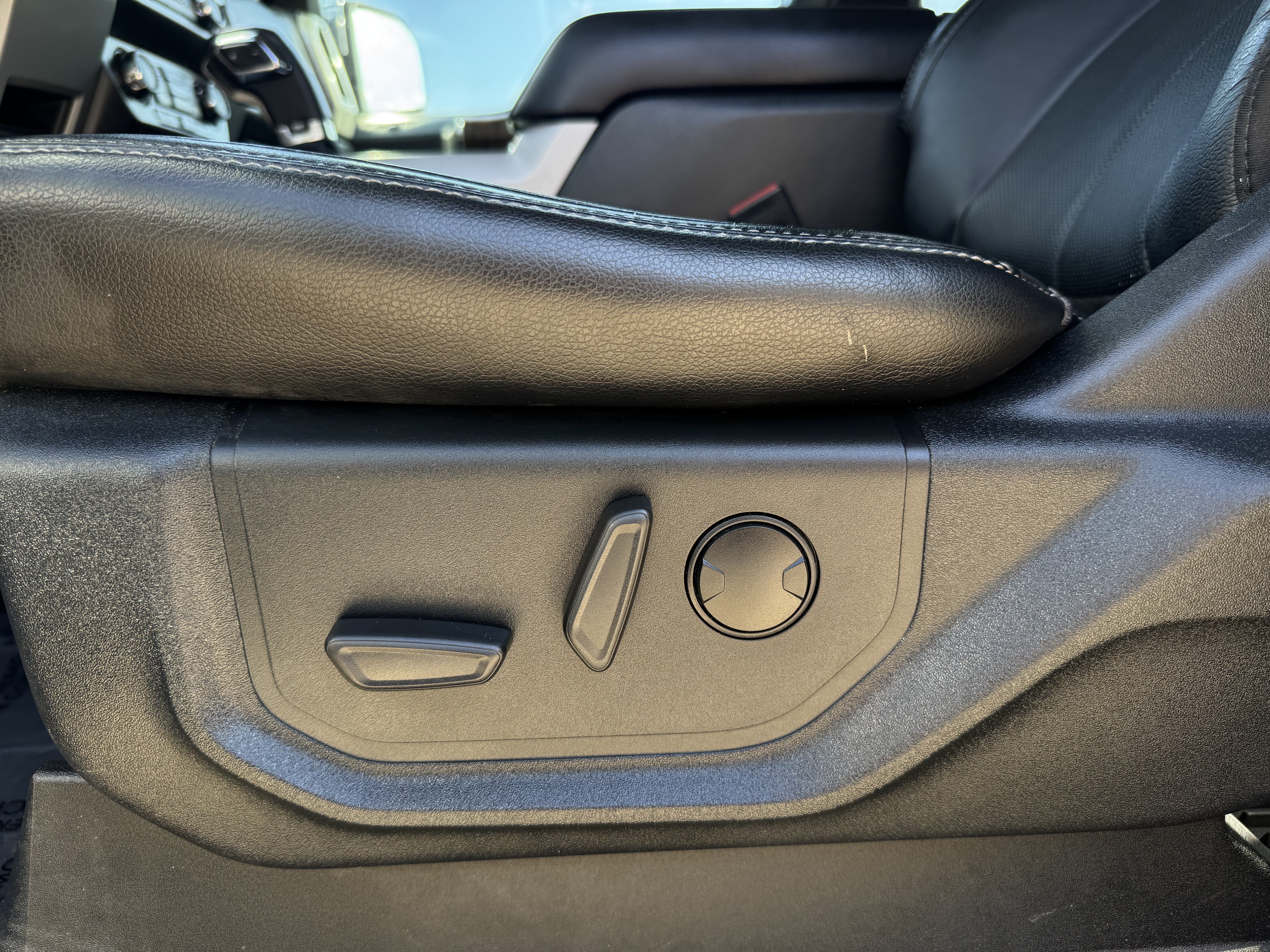 2019 Ford F150 Crew Cab XLT 4WD - Image 32