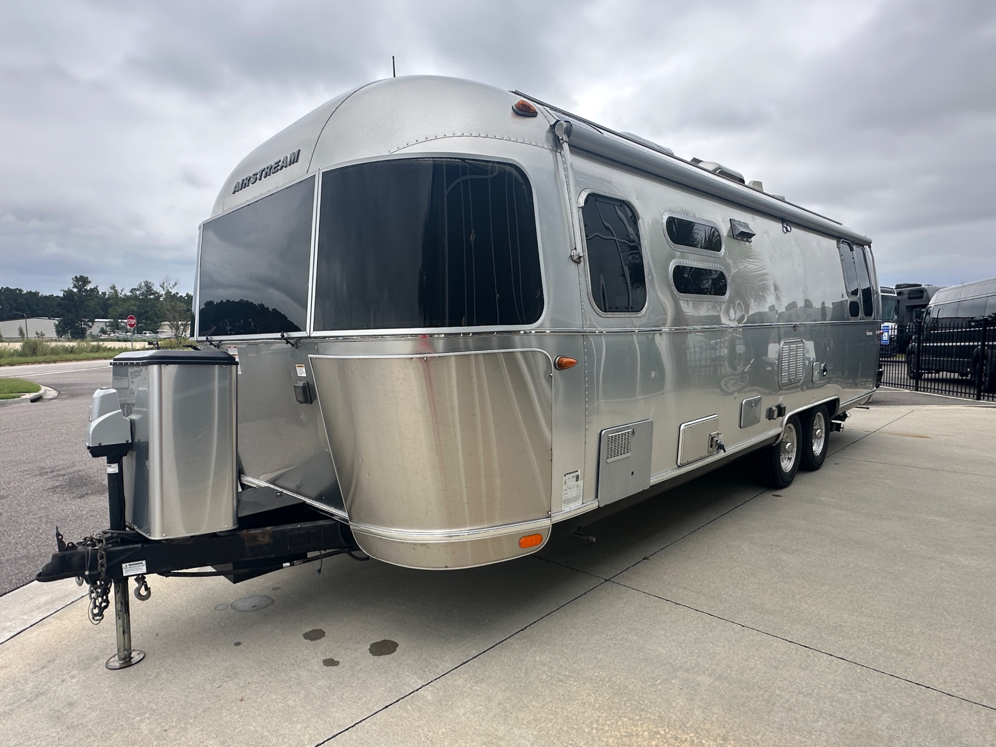 2019 Airstream International Serenity 28RBQ - Image 6