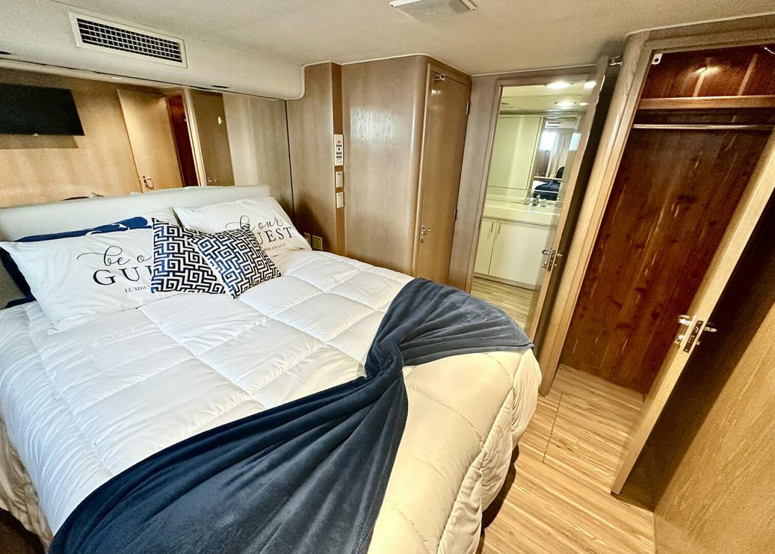 1994 Hatteras Cockpit Motoryacht - Image 6