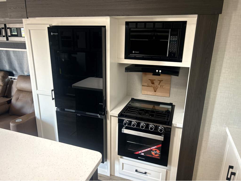 2026 VENTURE RV SPORTTREK 333VFK - Image 14
