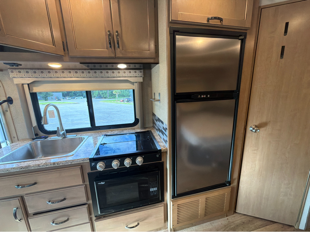 2019 Thor Motor Coach FOUR WINDS 24WS - Image 22