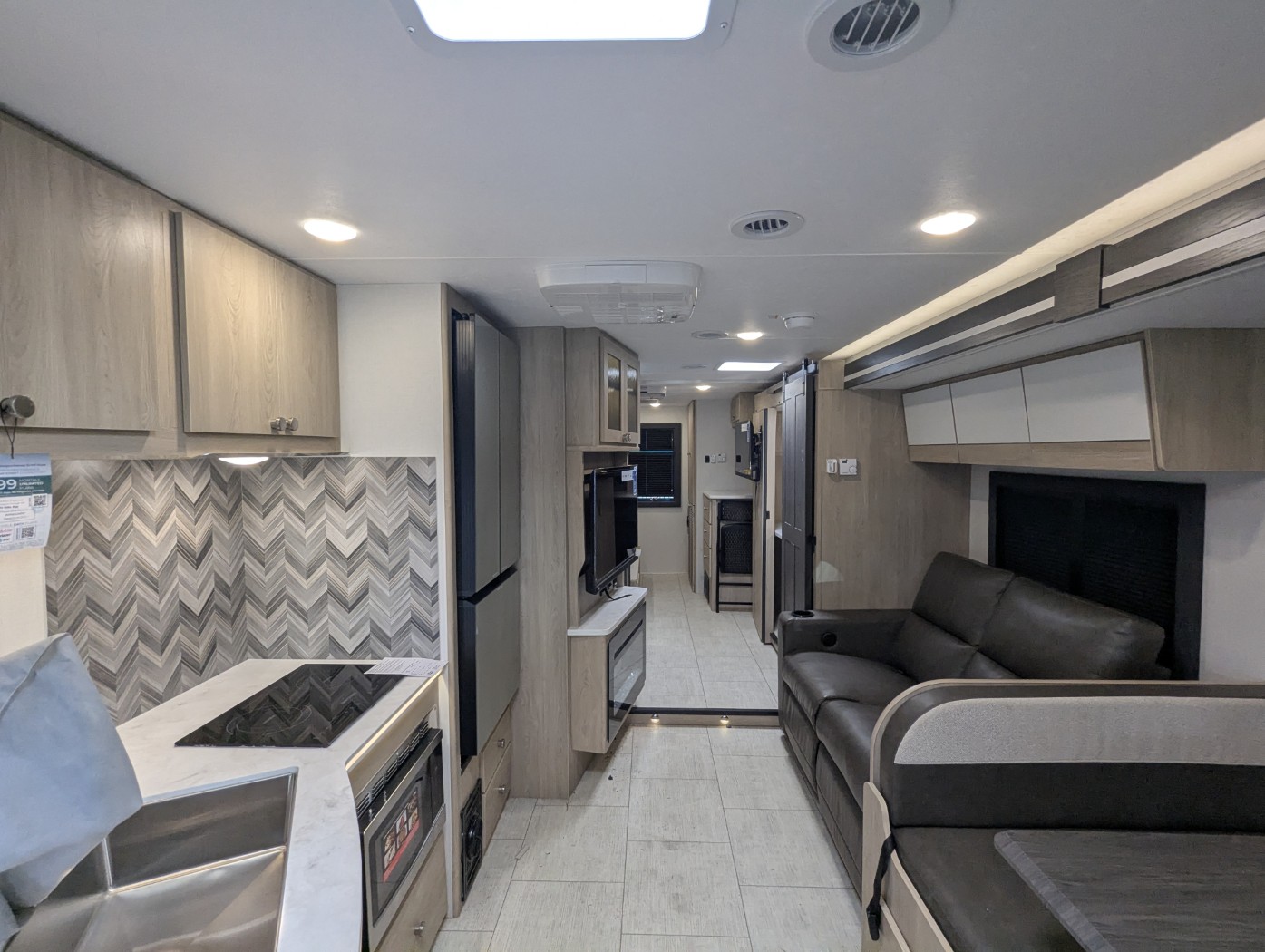 2026 Coachmen Entourage 340BH - Image 12
