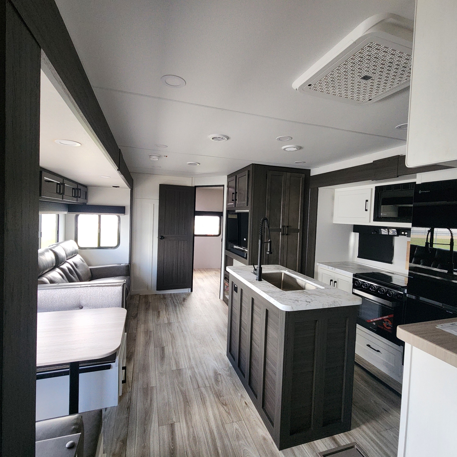 2026 VENTURE RV SPORTTREK 327VIK - Image 15