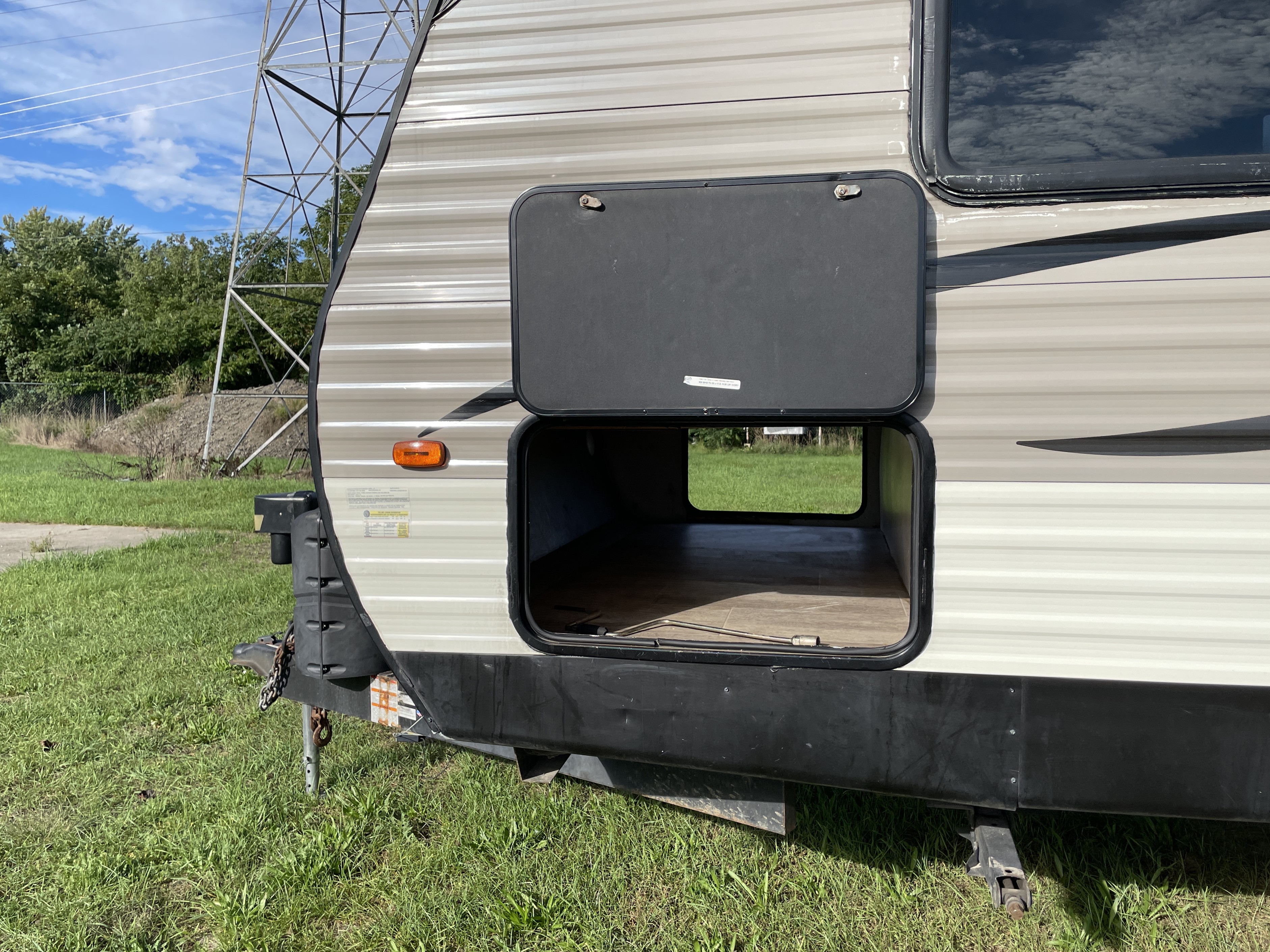 2019 KZ RV Sportsmen LE 231BHKLE - Image 6