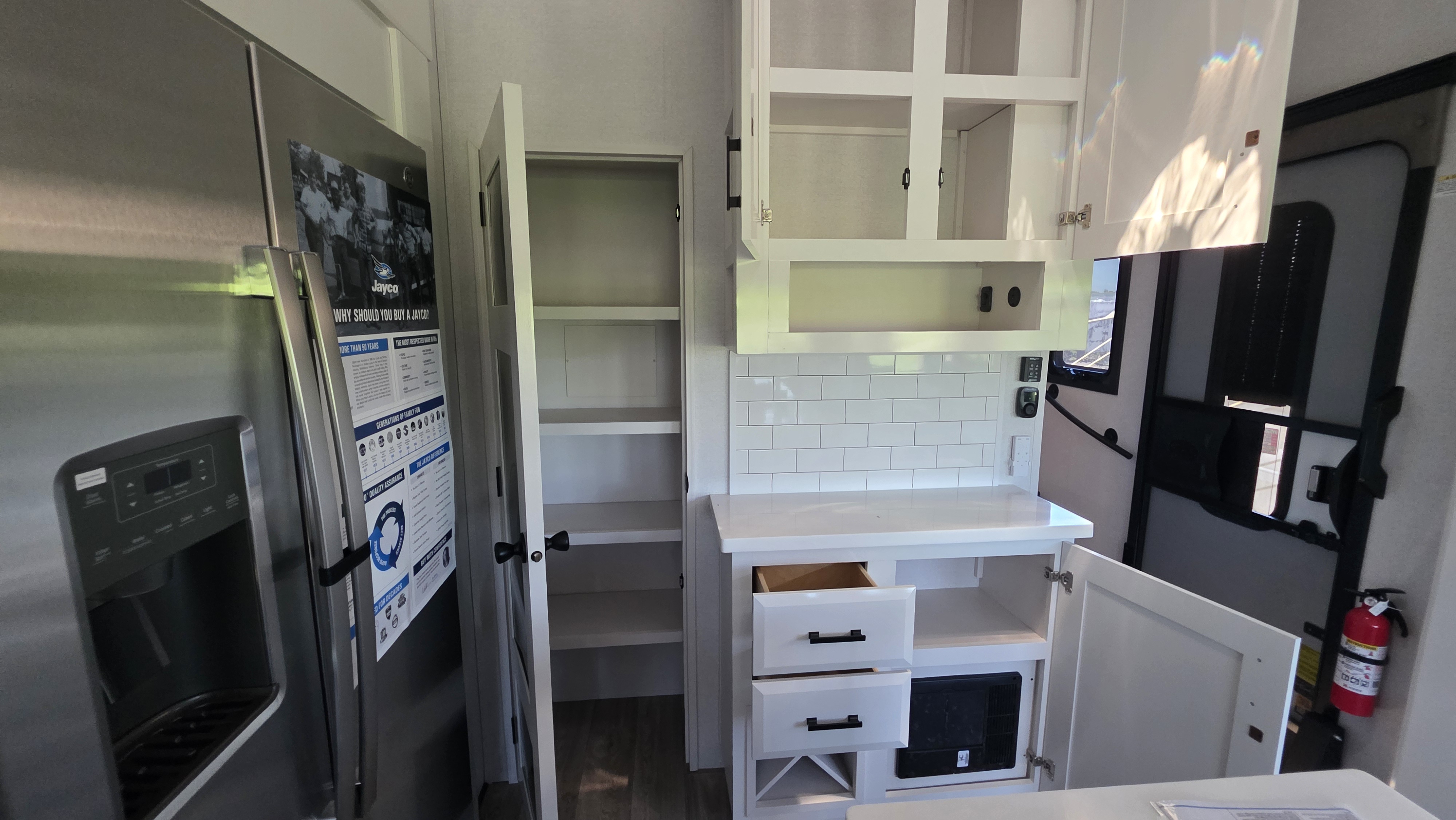 2027 JAYCO PINNACLE 32RLTS - Image 16