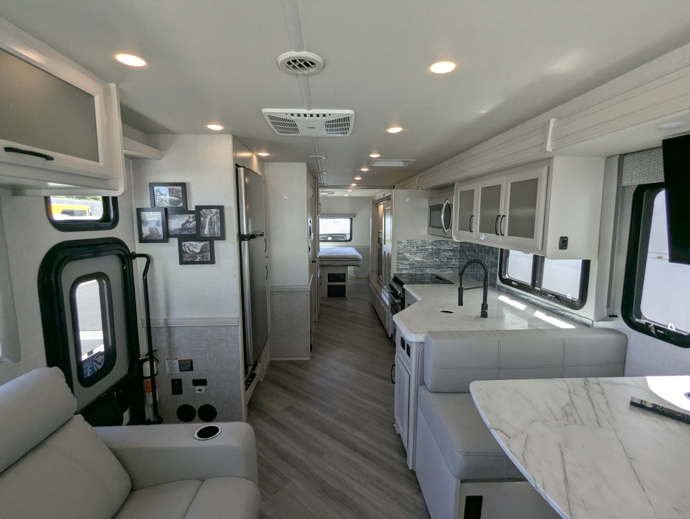 2024 Holiday Rambler Eclipse 34J - Image 12
