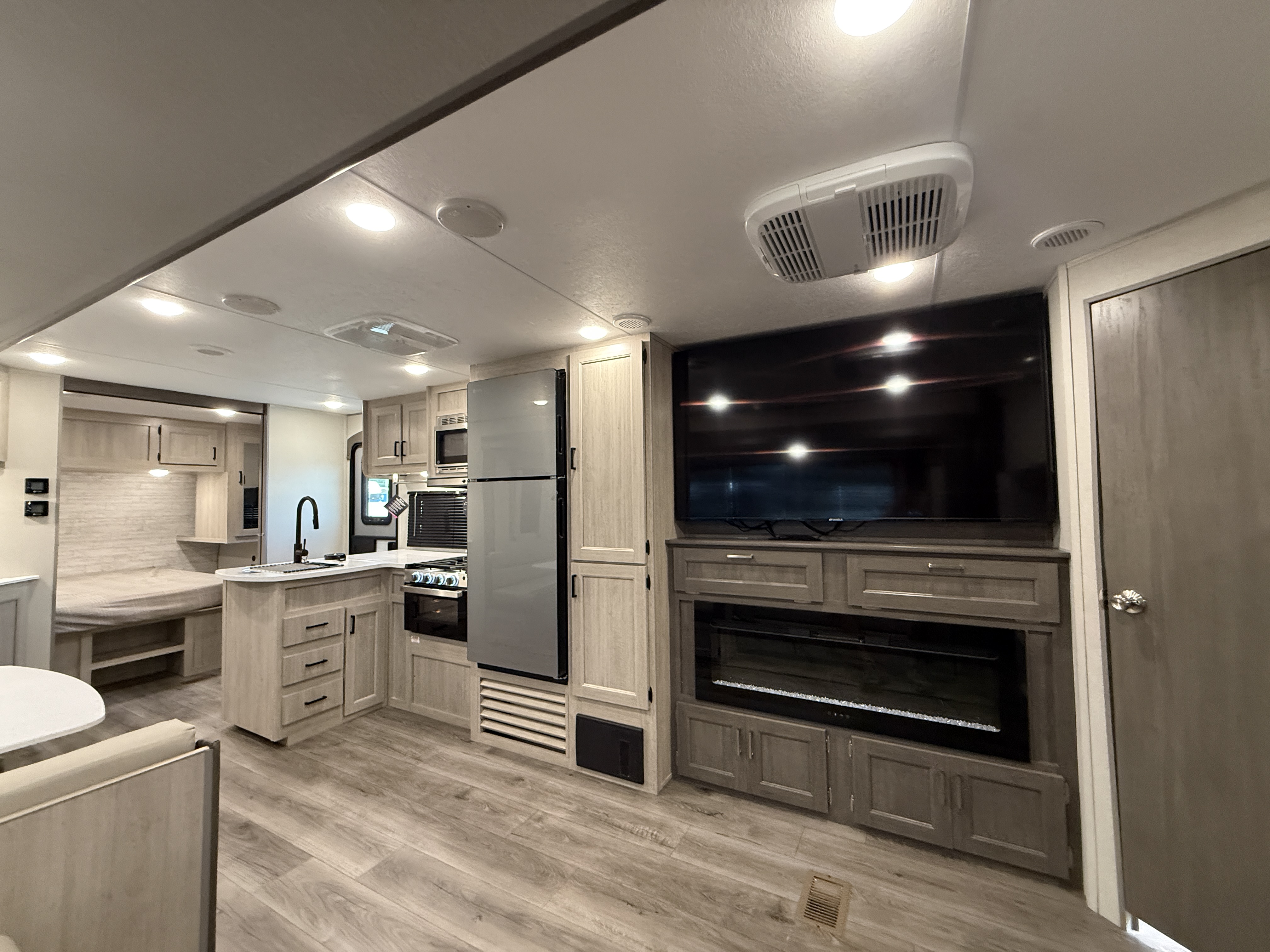 2026 Coachmen CATALINA LEGACY EDITION 273DBHCKLE - Image 13