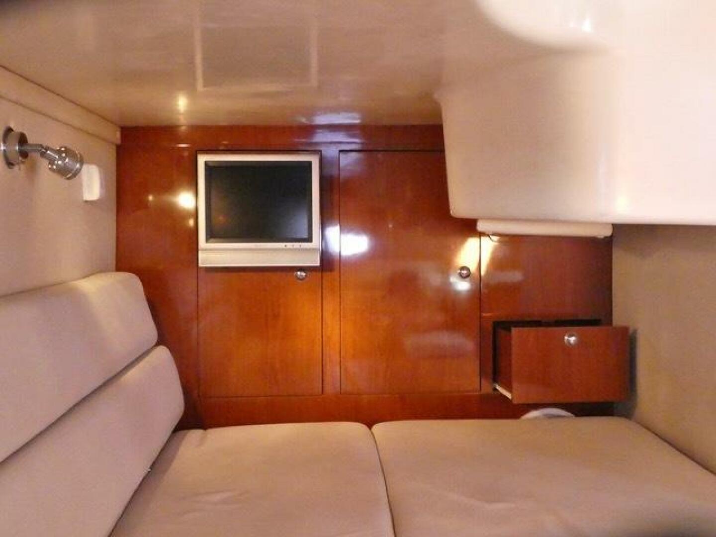 2005 Regal 3560 Commodore - Image 22