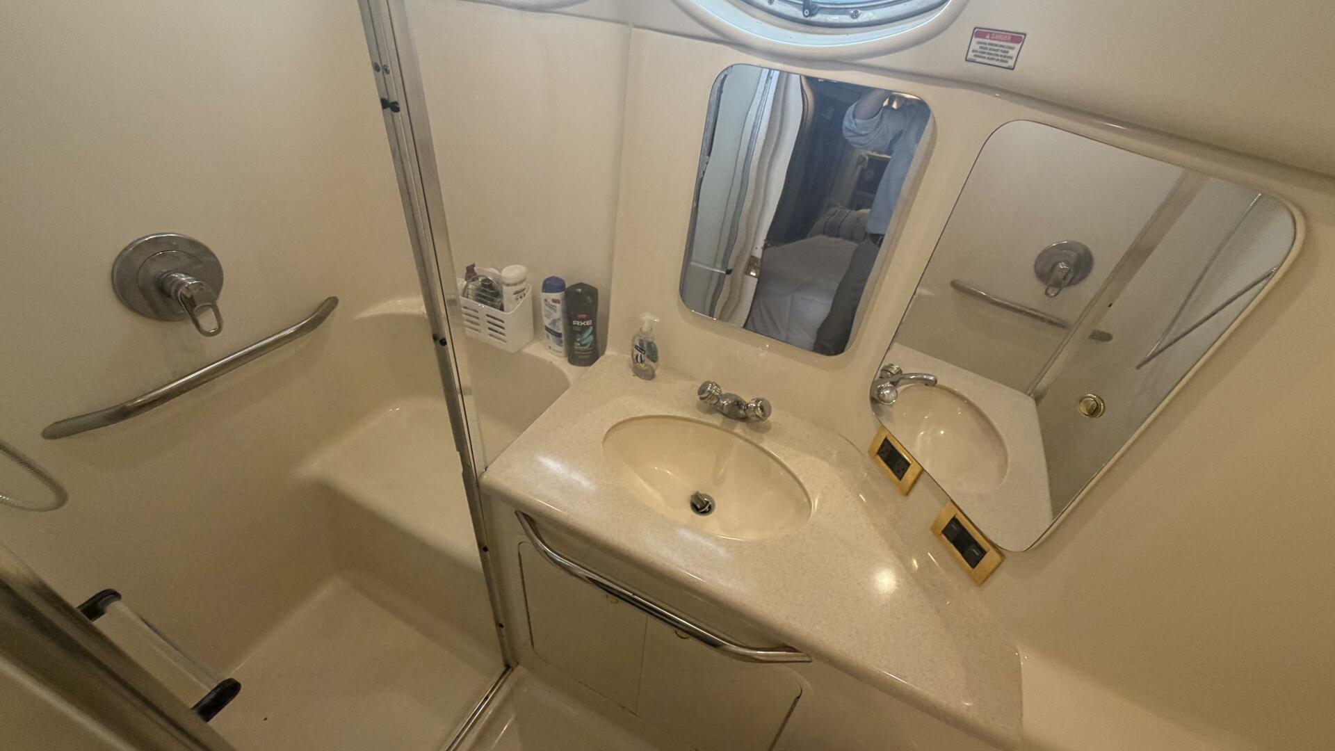 2000 Sea Ray 380 Aft Cabin - Image 43