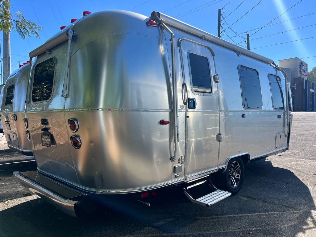 2027 AIRSTREAM CARAVEL 22FB - Image 4