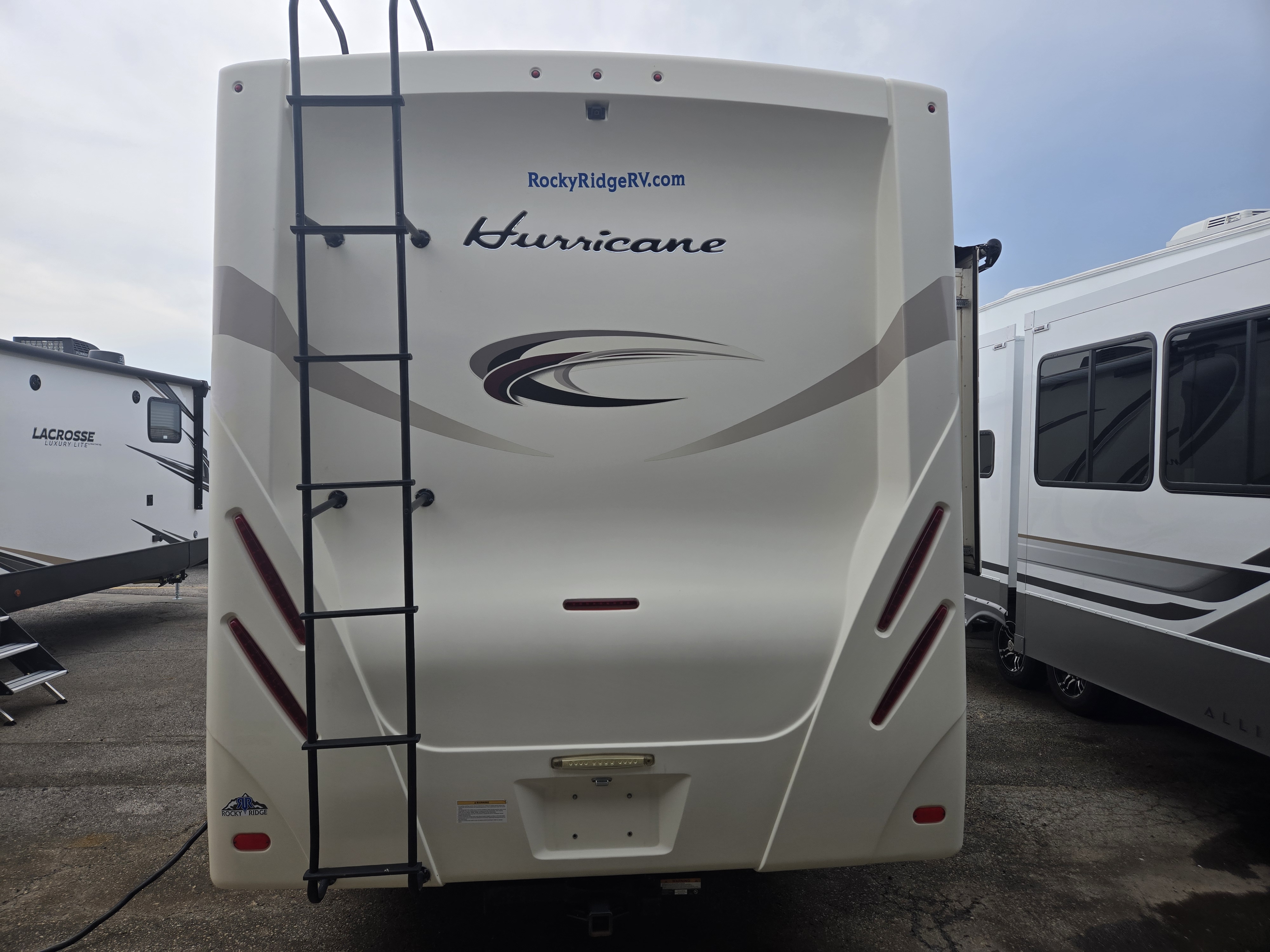2018 Thor Motor Coach Hurricane 35M - Image 5