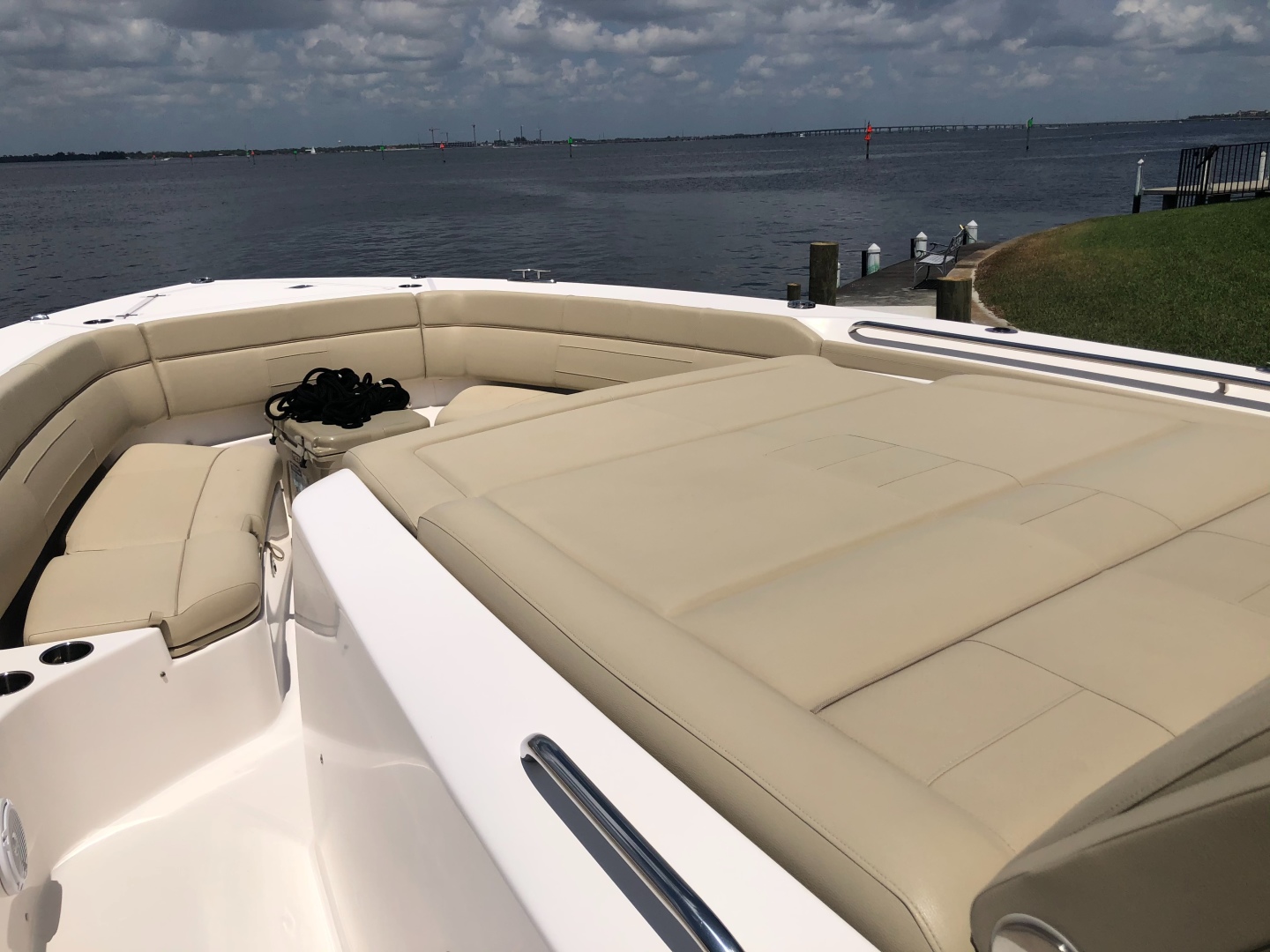 2017 Pursuit S 408 - Image 12