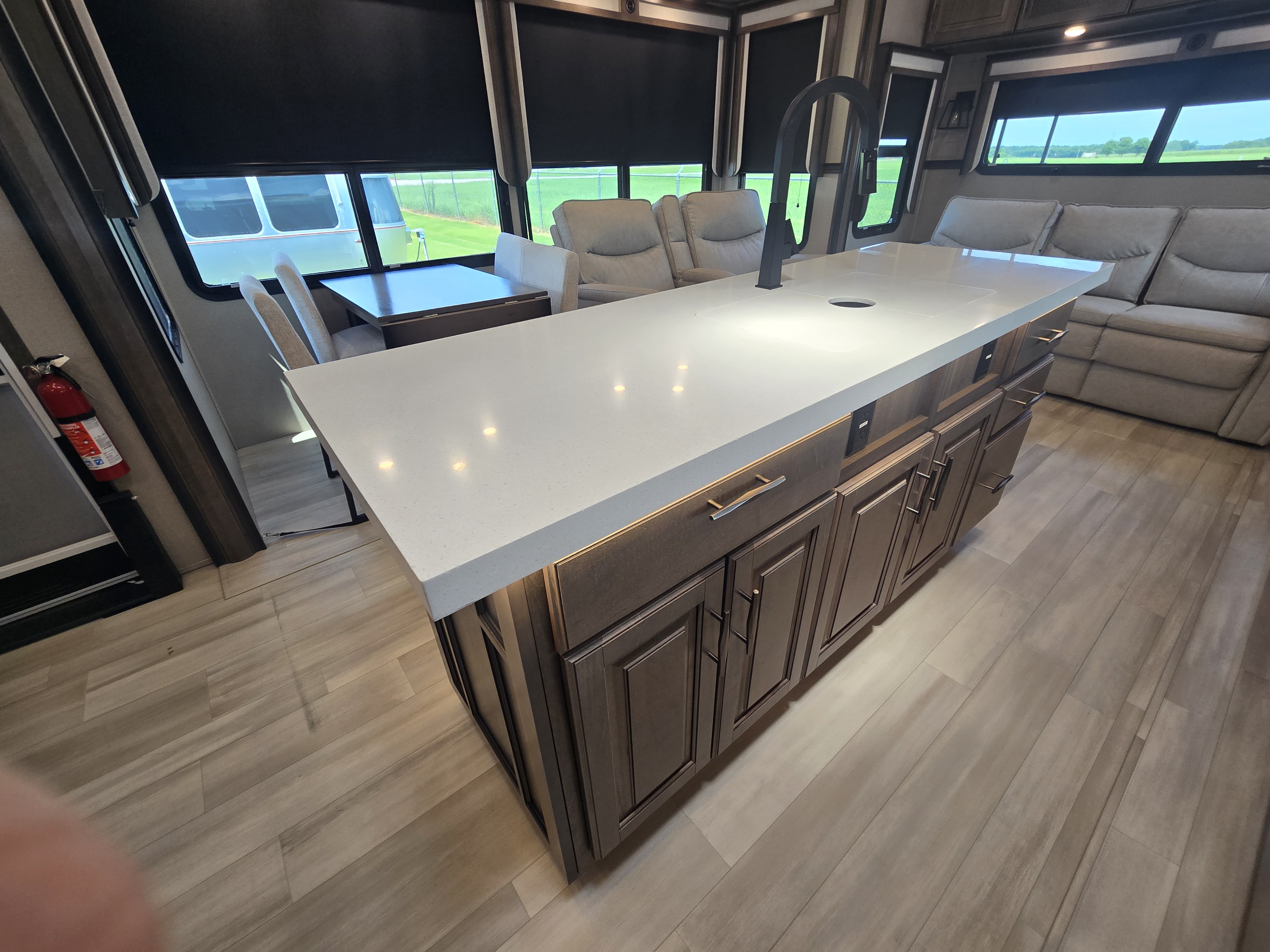 2021 GRAND DESIGN SOLITUDE 310GK - Image 4