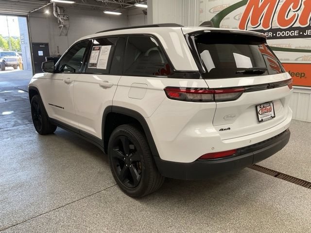 2023 Jeep Grand Cherokee Utility 4D Altitude 4WD - Image 9